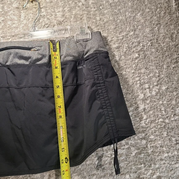 Nike Skort Skirt Medium Women Black Pull On Elastic Waist Back Pocket Ruched - Picture 3 of 8